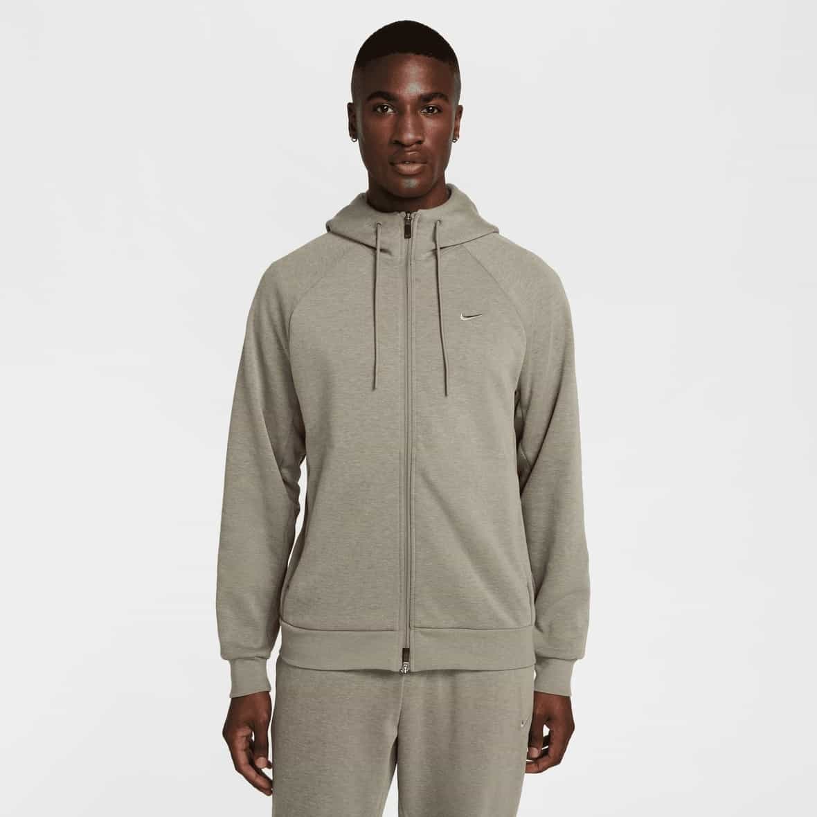 Nike M NK Dri-Fit UV Primary Full-Zip Hoodie Herren (Oliv XXL Größe) Hoodies von Nike