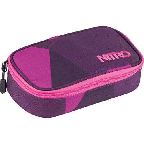 Nitro Pencil Case XL inkl. Geo Dreieick & Stundenplan, Federmäppchen, Schlampermäppchen, Faulenzer Box, Federmappe, Stifte Etui, Fragments Purple Nitro Pencil Case XL inkl. Geo Dreieick & Stundenplan, Federmäppchen, Schlampermäppchen, Faulenzer Box, Federmappe, Stifte Etui, Fragments Purple von NITRO