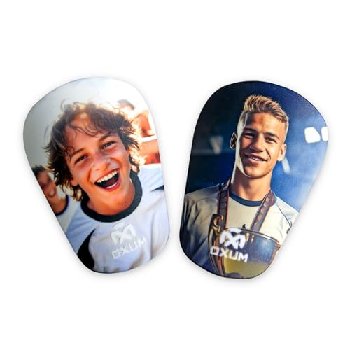 Airlite Player Serie – Mini-Schienbeinschoner für Kinder & Erwachsene mit individuellen Fotos. Inkl. Geschenkbeutel. Größe: M 10x6cm / S 8,3x5,5cm. Airlite Player Serie – Mini-Schienbeinschoner für Kinder & Erwachsene mit individuellen Fotos. Inkl. Geschenkbeutel. Größe: M 10x6cm / S 8,3x5,5cm. von OXUM