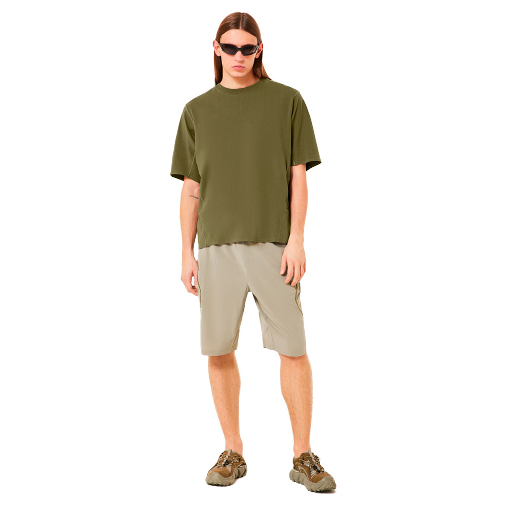 Oakley Apparel Latitude Flight Short Sleeve T-shirt Grün XL Mann Oakley Apparel Latitude Flight Short Sleeve T-shirt Grün XL Mann von Oakley Apparel