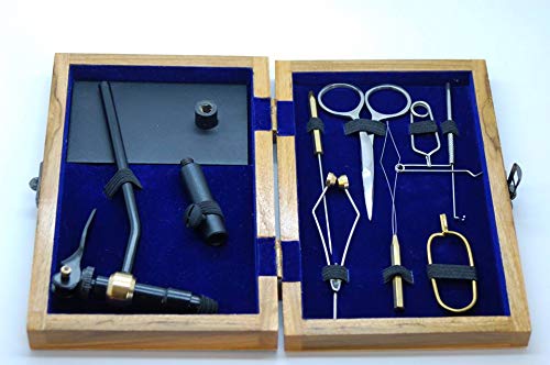 Olax Fliegenbinden Kit mit Schraubstock, Whip, Schere, Spuleneinfädler in Holzkiste Olax Fliegenbinden Kit mit Schraubstock, Whip, Schere, Spuleneinfädler in Holzkiste von Olax