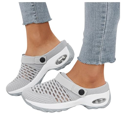 Pantoletten Damen Sommer Hausschuhe Mit Fussbett Und Absatz - Mesh Atmungsaktiv Sneaker Sommer Elegant Plateau Gartenschuhe Strand Schuhe Bequem Leicht rutschfeste Sandalen Pantoletten Grau von Pdakieyxnd