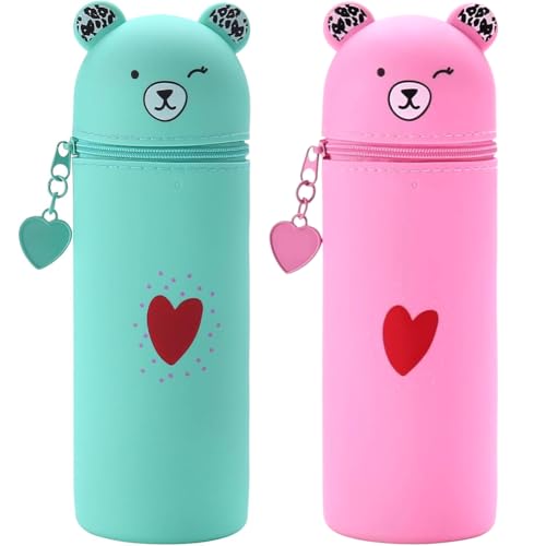 QRKPVHD 2 Stück Kawaii Bär Federmäppchen 2 in 1 aus weichem Silikon, Cartoon Bleistifthalter, Schlampermäppchen Ständer up Stifteköcher, für Schülerin Teenager, Jugendliche, Erwachsene QRKPVHD 2 Stück Kawaii Bär Federmäppchen 2 in 1 aus weichem Silikon, Cartoon Bleistifthalter, Schlampermäppchen Ständer up Stifteköcher, für Schülerin Teenager, Jugendliche, Erwachsene von QRKPVHD
