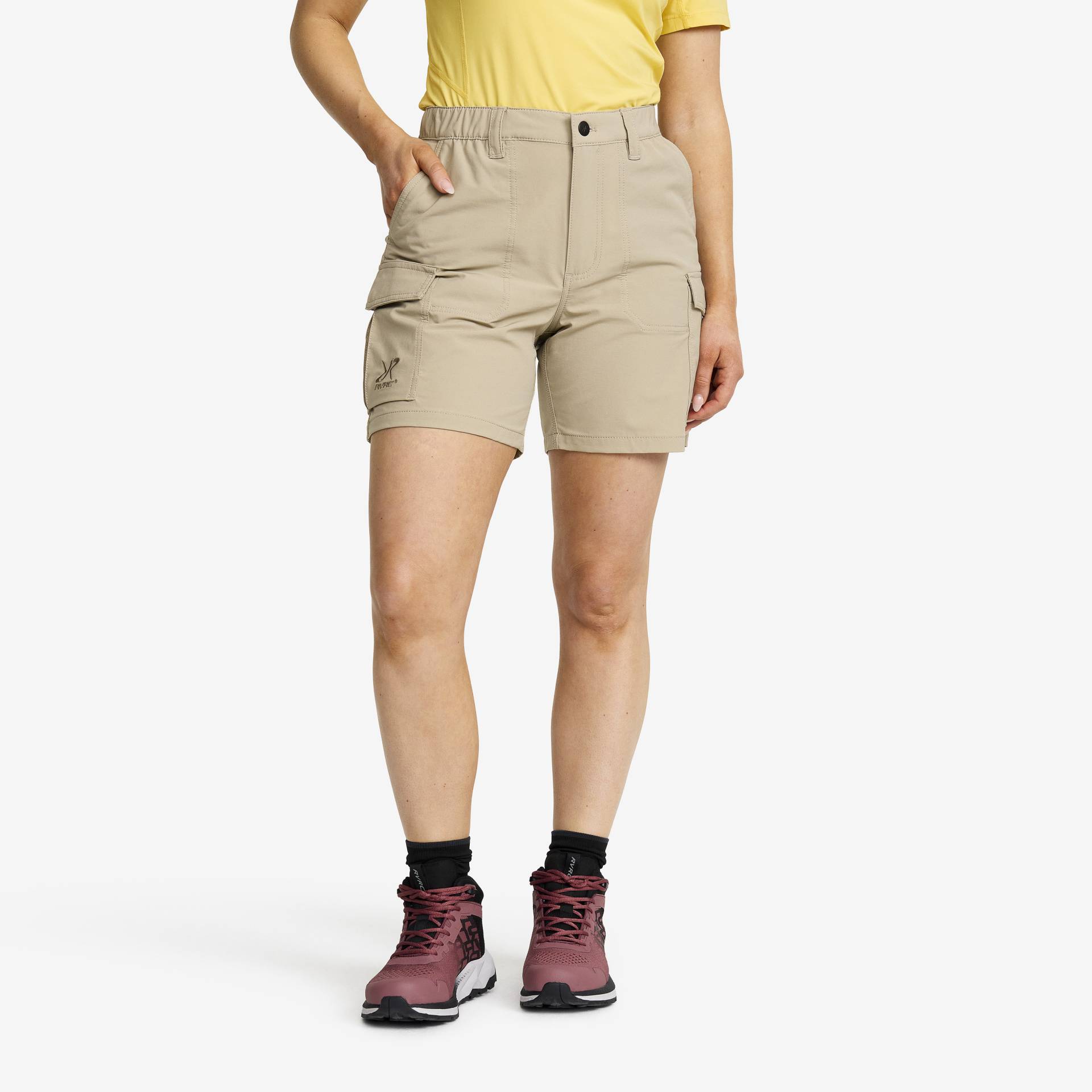 Adventure Cargo Stretch Shorts Damen Aluminium, Größe:M - Damen > Hosen > Shorts von RevolutionRace