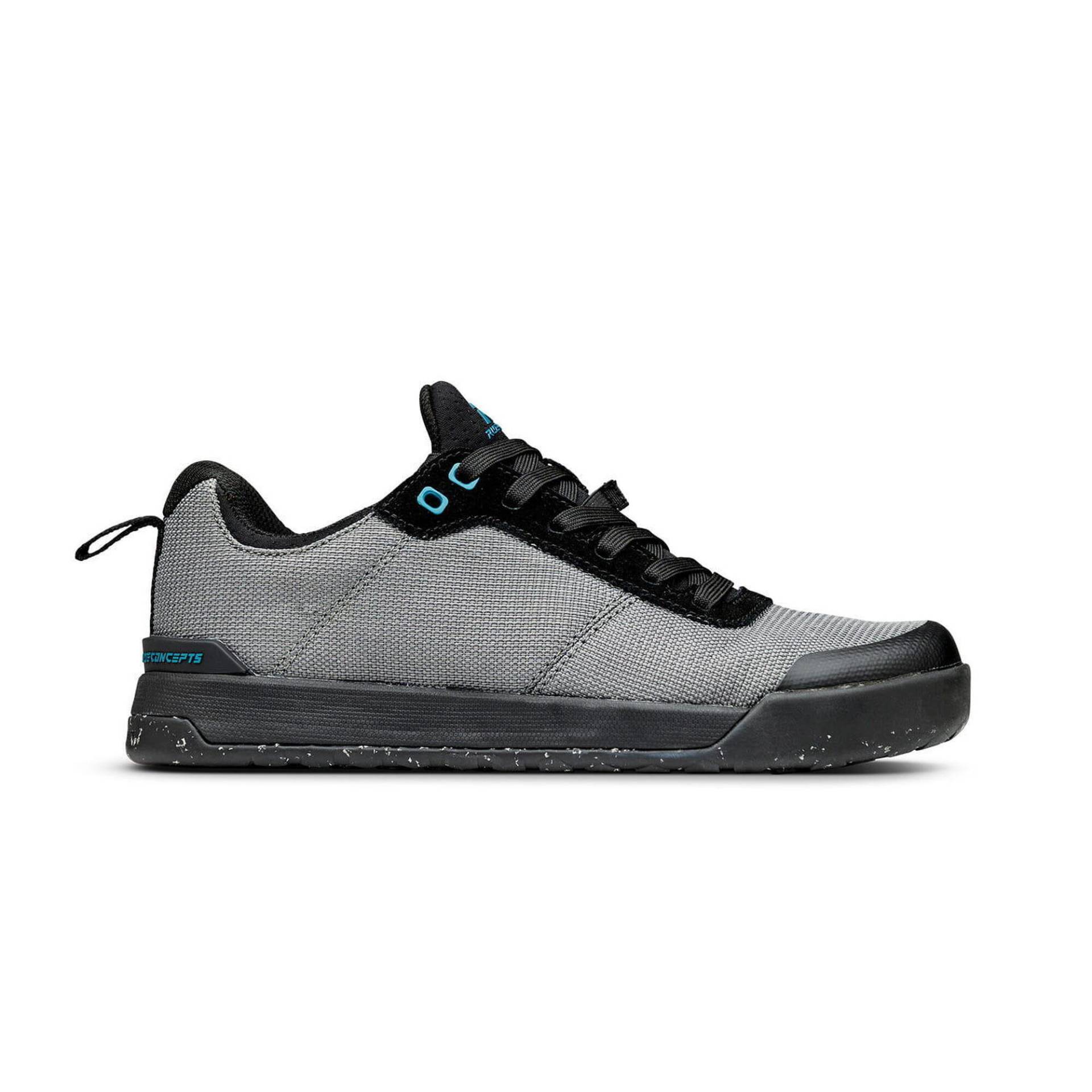 Accomplice Flat Women's Shoe - Charcoal/Tahoe Blue von Ride Concepts