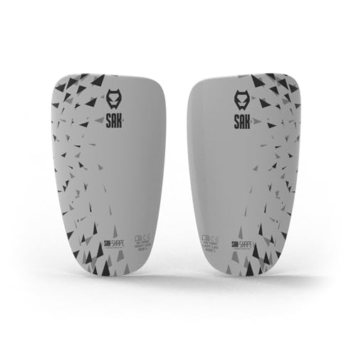 SAK Shape Football Shin Guards – Lightweight Ergonomic Shin Pads for Maximum Protection and Comfort, Durable Football Gear (Grey, Large) von SAKPROJECT SECURITY AGAINST KICKING