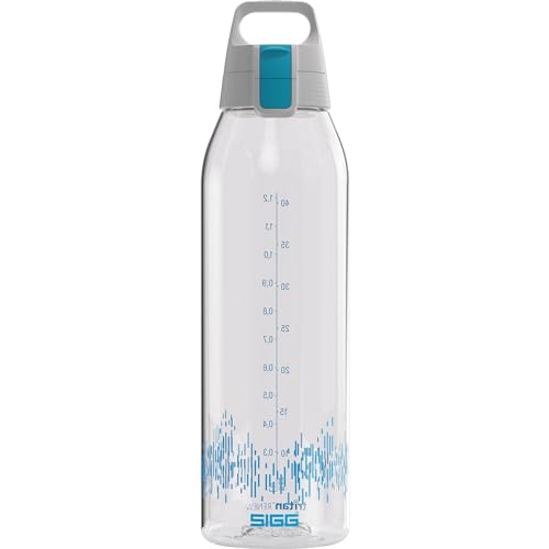 SIGG - Tritan Trinkflasche - Sportflasche Total Clear ONE MyPlanet Aqua - kohlensäurehaltige Getränke - Spülmaschinenfest, Auslaufsicher, Kratzfest - BPA-frei - Sport & Fitness - Blau - 1,5L SIGG - Tritan Trinkflasche - Sportflasche Total Clear ONE MyPlanet Aqua - kohlensäurehaltige Getränke - Spülmaschinenfest, Auslaufsicher, Kratzfest - BPA-frei - Sport & Fitness - Blau - 1,5L von SIGG
