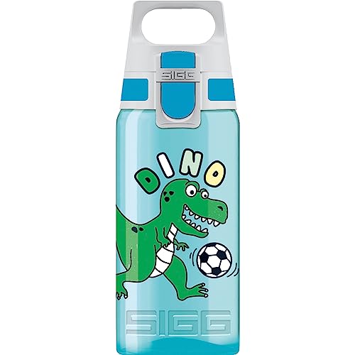 SIGG - Trinkflasche Kinder - Viva One Football Dino - Für Kohlensäurehaltige Getränke Geeignet - Auslaufsicher - Spülmaschinenfest - BPA-frei - Sport & Schule - Blau mit Fußball Dinosaurier - 0,5L SIGG - Trinkflasche Kinder - Viva One Football Dino - Für Kohlensäurehaltige Getränke Geeignet - Auslaufsicher - Spülmaschinenfest - BPA-frei - Sport & Schule - Blau mit Fußball Dinosaurier - 0,5L von SIGG
