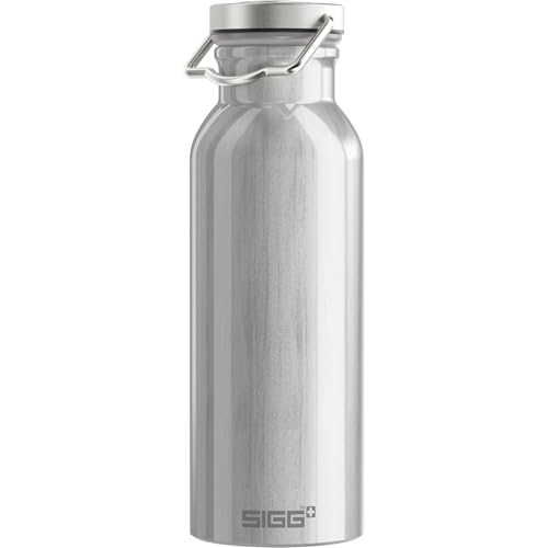 SIGG - Alu Trinkflasche - Original Alu - Klimaneutral Zertifiziert - Für Kohlensäurehaltige Getränke Geeignet - Auslaufsicher - Federleicht - BPA-frei - Outdoor & Camping Zubehör - 0,5L SIGG - Alu Trinkflasche - Original Alu - Klimaneutral Zertifiziert - Für Kohlensäurehaltige Getränke Geeignet - Auslaufsicher - Federleicht - BPA-frei - Outdoor & Camping Zubehör - 0,5L von SIGG