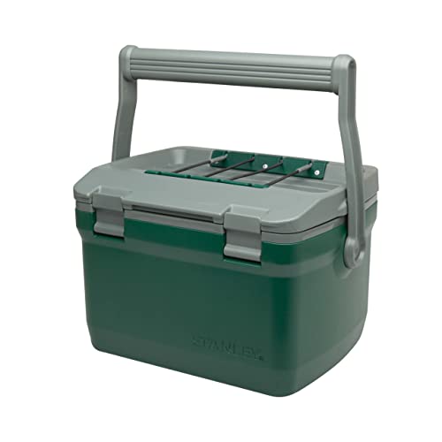 Stanley Adventure Outdoor Cooler 6,6 Liter - Camping Kühlbox Klein - BPA-Frei - Deckel fungiert auch als Sitz - Robuste Isolierbox ohne Strom - Auslaufsicher - Grün Stanley Adventure Outdoor Cooler 6,6 Liter - Camping Kühlbox Klein - BPA-Frei - Deckel fungiert auch als Sitz - Robuste Isolierbox ohne Strom - Auslaufsicher - Grün von STANLEY