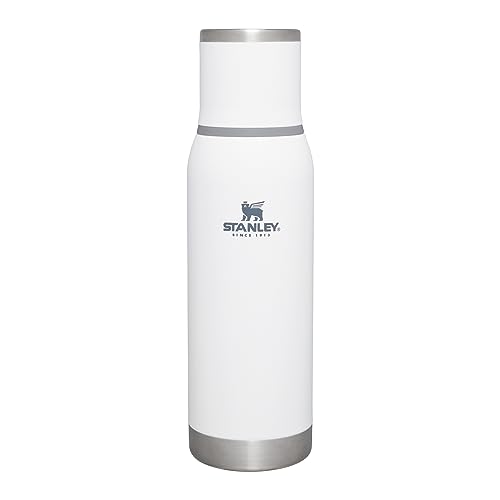 Stanley Adventure To-Go Thermosflasche 0.75L - 20 Stunden Heiß - 25 Stunden Kalt - Auslaufsicher - Isolierter Deckel - Doppelwandige Vakuumisolierung - BPA Frei - Polar Stanley Adventure To-Go Thermosflasche 0.75L - 20 Stunden Heiß - 25 Stunden Kalt - Auslaufsicher - Isolierter Deckel - Doppelwandige Vakuumisolierung - BPA Frei - Polar von STANLEY