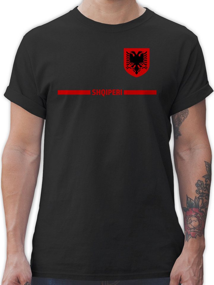 Shirtracer T-Shirt Albanien Trikot Wappen, Shqipëri mit Stolz, Albanisches Fan-Motiv 2026 Fussball WM Fanartikel Shirtracer T-Shirt Albanien Trikot Wappen, Shqipëri mit Stolz, Albanisches Fan-Motiv 2026 Fussball WM Fanartikel von Shirtracer