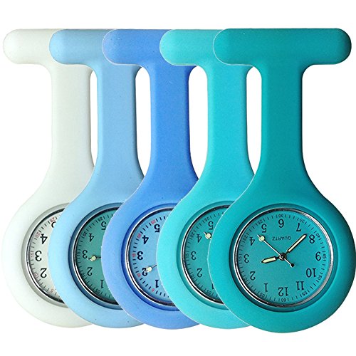 Uhr zum Festklemmen, Krankenschwestern-Uhr, Taschenuhr, Broschenuhr, hochqualitatives Silikon mit Pin / Clip, leuchtet im Dunkeln, Design zur Infektionskontrolle, für Krankenschwester, Arzt, Sanitäter, White to Blue Uhr zum Festklemmen, Krankenschwestern-Uhr, Taschenuhr, Broschenuhr, hochqualitatives Silikon mit Pin / Clip, leuchtet im Dunkeln, Design zur Infektionskontrolle, für Krankenschwester, Arzt, Sanitäter, White to Blue von SibyTech