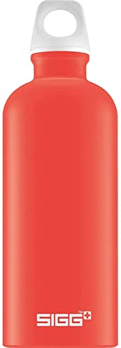 SIGG - Alu Trinkflasche - Traveller Scarlet Touch - Klimaneutral Zertifiziert - Für Kohlensäurehaltige Getränke Geeignet - Auslaufsicher - Federleicht - BPA-frei - Rot - 0,6L von SIGG