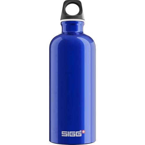 SIGG - Alu Trinkflasche - Traveller Dunkelblau - Klimaneutral Zertifiziert - Für Kohlensäurehaltige Getränke Geeignet - Auslaufsicher - Federleicht - BPA-frei - Dunkelblau - 0,6L von SIGG