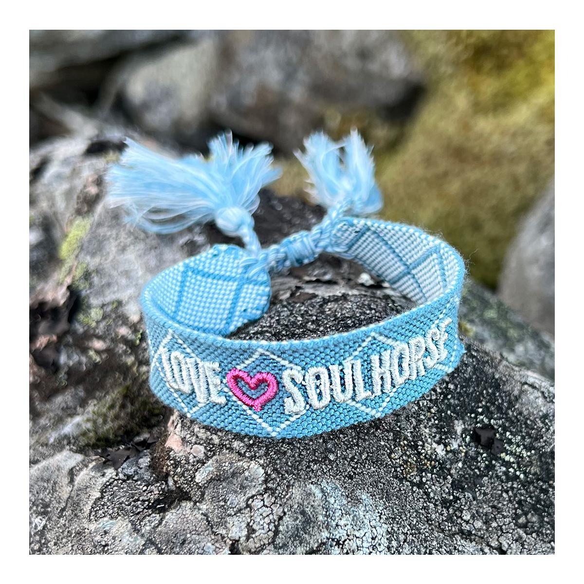 Stoffarmband "Love Soulhorse" Farbe: Hellblau, Grösse: OneSize von Soulhorse