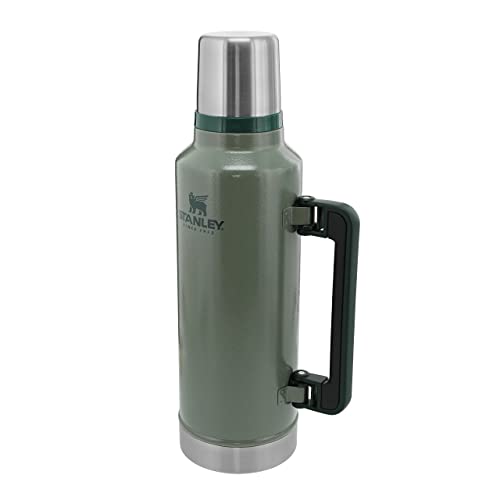 Stanley Classic Legendary Thermosflasche 1.9L - Thermos Hält 45 Stunden Heiß Oder Kalt - Edelstahl Thermoskanne - BPA-Frei - Spülmaschinenfest - Hammertone Green Stanley Classic Legendary Thermosflasche 1.9L - Thermos Hält 45 Stunden Heiß Oder Kalt - Edelstahl Thermoskanne - BPA-Frei - Spülmaschinenfest - Hammertone Green von STANLEY