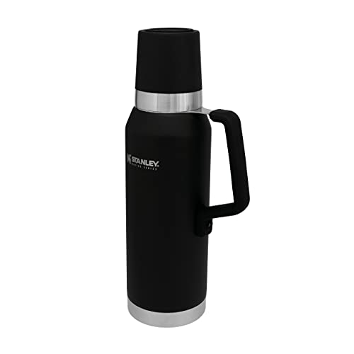 Stanley Master Unbreakable Thermal Bottle 750 ml Foundry Black - Kanne-Hält dank der vierschichtiger Vakuumisolierung Heiß - Deckel fungiert als Becher - Spülmaschinenfest Stanley Master Unbreakable Thermal Bottle 750 ml Foundry Black - Kanne-Hält dank der vierschichtiger Vakuumisolierung Heiß - Deckel fungiert als Becher - Spülmaschinenfest von STANLEY