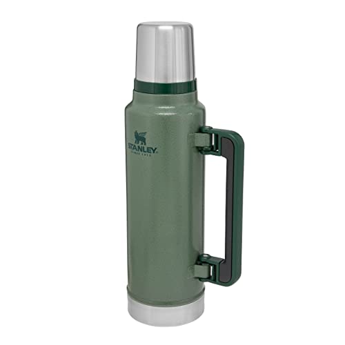 Stanley Classic Legendary Thermosflasche 1.4L - Thermos Hält 40 Stunden Heiß Oder Kalt - Edelstahl Thermoskanne - BPA-Frei - Spülmaschinenfest - Hammertone Green Stanley Classic Legendary Thermosflasche 1.4L - Thermos Hält 40 Stunden Heiß Oder Kalt - Edelstahl Thermoskanne - BPA-Frei - Spülmaschinenfest - Hammertone Green von STANLEY
