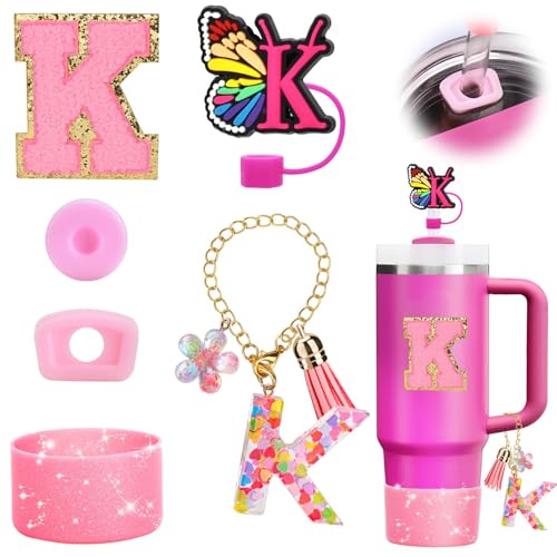 Supchamp Cup Zubehör Set für Stanley Cup - Tumbler Anfangsbuchstabe Personalisiert Dekorationen Silikon Abdeckung, Cup Stiefel, Silikonmanschette Accessories für Cup 800ML-1000ML Buchstabe K Supchamp Cup Zubehör Set für Stanley Cup - Tumbler Anfangsbuchstabe Personalisiert Dekorationen Silikon Abdeckung, Cup Stiefel, Silikonmanschette Accessories für Cup 800ML-1000ML Buchstabe K von Supchamp
