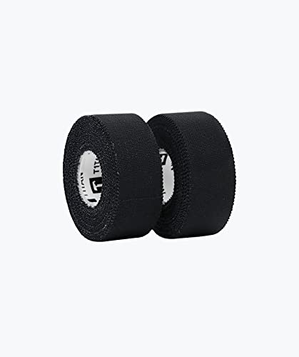 T1TAN Tape für Torhüter- 2er Set -Besteht aus unelastischen offenporigem Pflastermaterial - Klebekräftig - Schützt und verstärkt gezielte Bereiche - In Schwarz, Breite 25 mm T1TAN Tape für Torhüter- 2er Set -Besteht aus unelastischen offenporigem Pflastermaterial - Klebekräftig - Schützt und verstärkt gezielte Bereiche - In Schwarz, Breite 25 mm von T1TAN