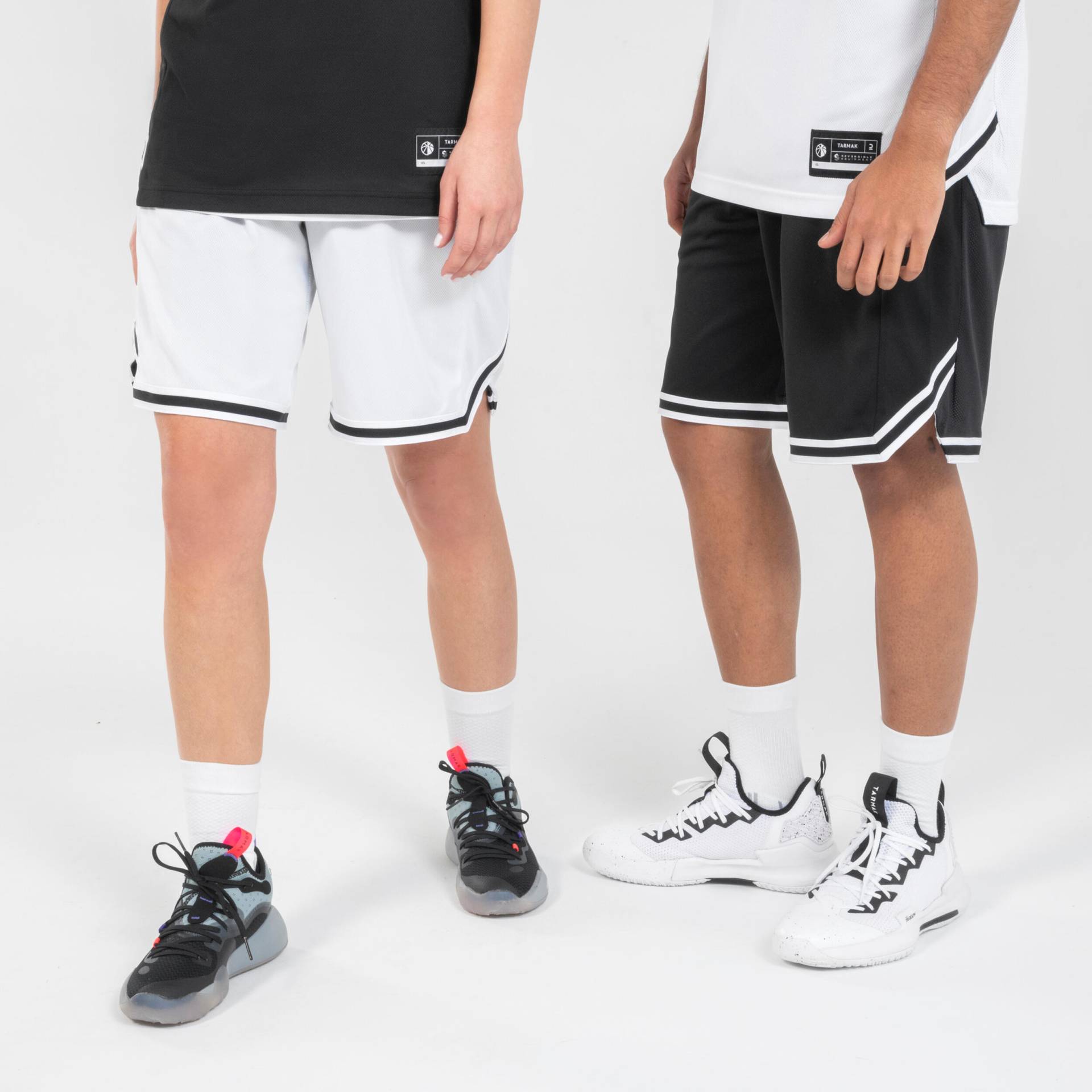 Damen/Herren Basketball Wendeshorts - SH500R schwarz/weiß von TARMAK