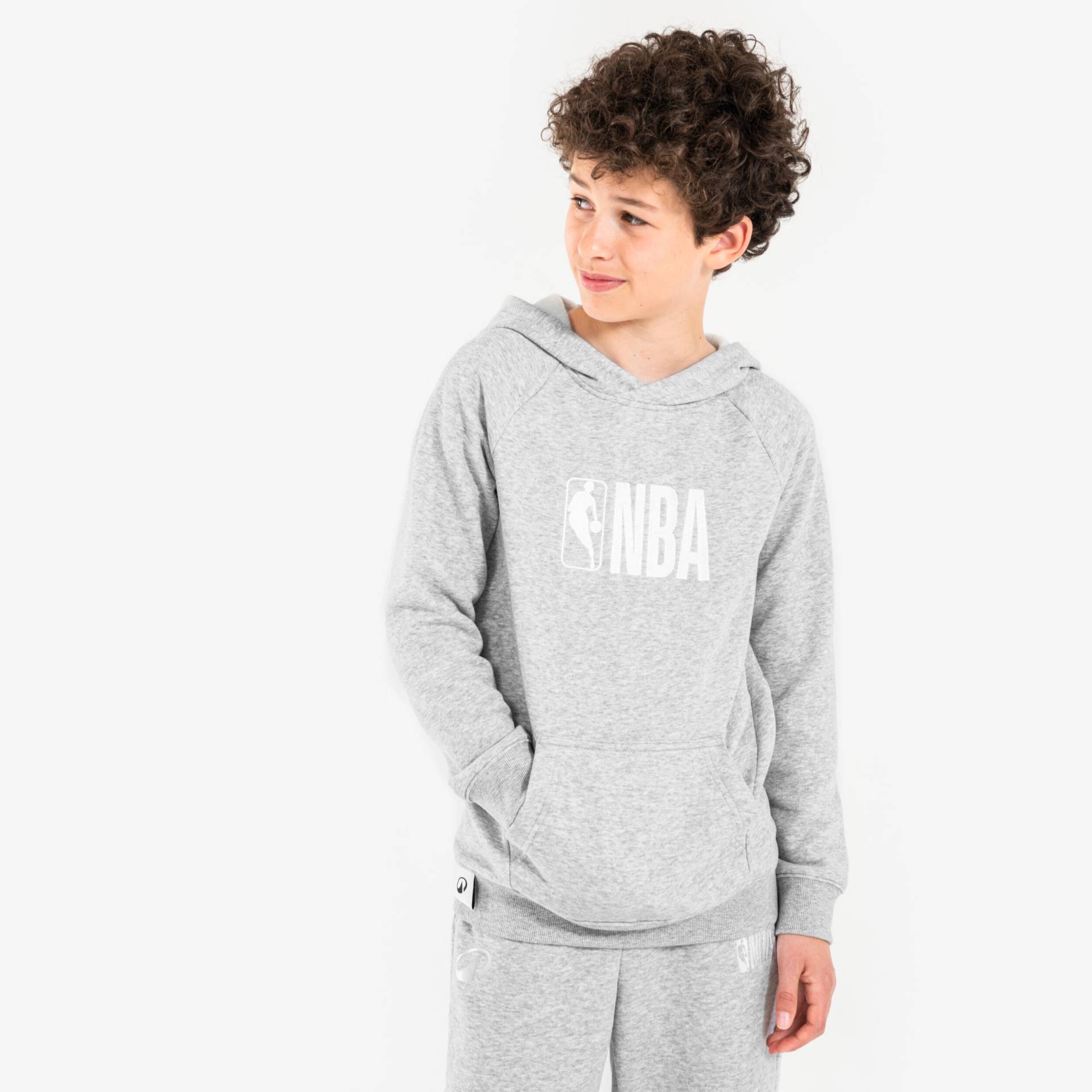 Kinder Basketball Hoodie NBA Logo - Hoodie 900 NBA grau Kinder Basketball Hoodie NBA Logo - Hoodie 900 NBA grau von TARMAK