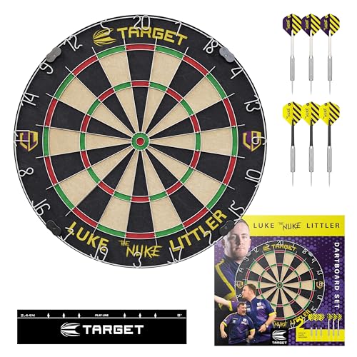 Target Darts Luke Littler Dartboard Set | Spieler-Edition The Nuke“ Dartboard-Set mit 2 Sets Steel-Dart-Dartspitzen, Wurf-Linie nach Wettkampfstandard | Professionelles Dart-Setup & Zubehör von Target Darts