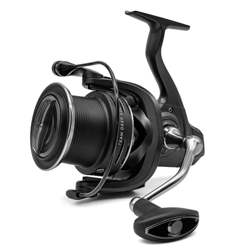 Team Deep Sea SJØRO SURF C8000 Brandungsrolle – 15 kg Bremskraft, 4.9:1 Übersetzung, 5+1 Kugellager, 669g – Perfekte Rolle für Brandungsangeln und Küstenangeln Team Deep Sea SJØRO SURF C8000 Brandungsrolle – 15 kg Bremskraft, 4.9:1 Übersetzung, 5+1 Kugellager, 669g – Perfekte Rolle für Brandungsangeln und Küstenangeln von Team Deep Sea
