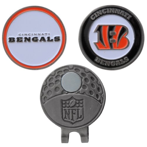 Team Golf NFL Golf Cap Clip mit 2 abnehmbaren doppelseitigen Emaille-Magnetballmarkern, lässt Sich leicht an Hüten befestigen Team Golf NFL Golf Cap Clip mit 2 abnehmbaren doppelseitigen Emaille-Magnetballmarkern, lässt Sich leicht an Hüten befestigen von Team Golf
