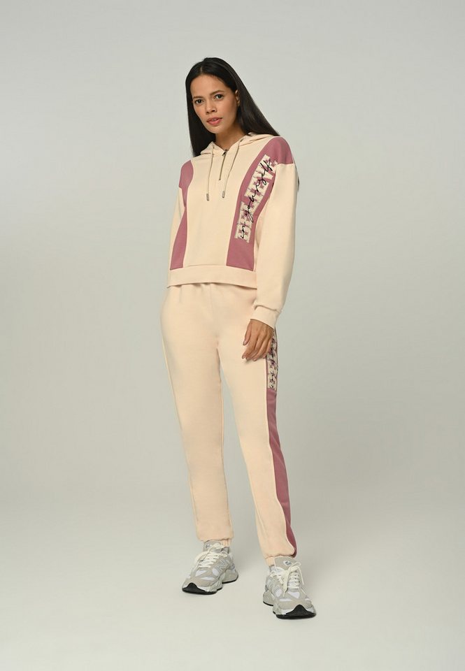 Tom Barron Trainingsanzug Women Regular Tracksuit With Zipper Top And Emboidery Aplique Design Tom Barron Trainingsanzug Women Regular Tracksuit With Zipper Top And Emboidery Aplique Design von Tom Barron