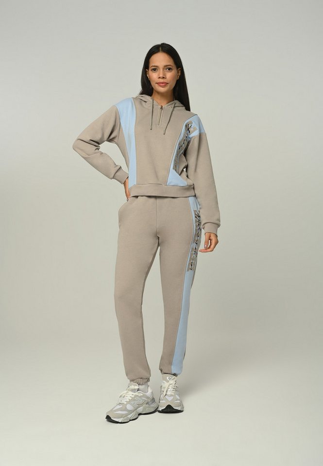 Tom Barron Trainingsanzug Women Regular Tracksuit With Zipper Top And Emboidery Aplique Design Tom Barron Trainingsanzug Women Regular Tracksuit With Zipper Top And Emboidery Aplique Design von Tom Barron