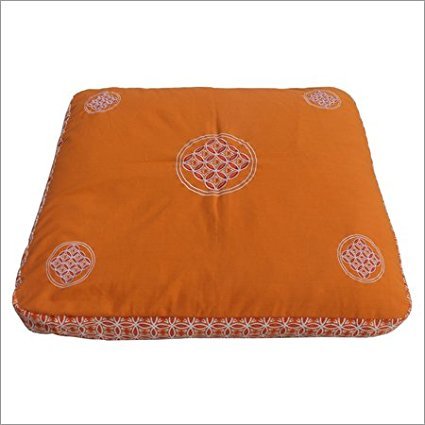 Meditationsmatte Zabuton Extra Dicke Meditationsmatte für mehr Komfort bei langem Meditieren 80 cm x 70 cm x 7 cm (Krishna Saffron) von Tvamm Lifestyle Zabuton