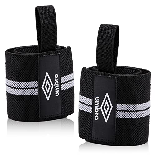 Umbro Handgelenk Bandagen - Handgelenkstütze - Zughilfen Krafttraining - Handgelenkbandage - Bandage Handgelenk - Handgelenk Bandage Fitness-Zubehör - 2 Stück Handbandage - Schwarz Umbro Handgelenk Bandagen - Handgelenkstütze - Zughilfen Krafttraining - Handgelenkbandage - Bandage Handgelenk - Handgelenk Bandage Fitness-Zubehör - 2 Stück Handbandage - Schwarz von UMBRO