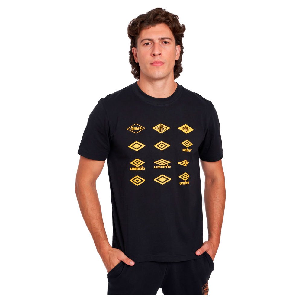 Umbro Collegiate Graphic Short Sleeve T-shirt Schwarz S Mann Umbro Collegiate Graphic Short Sleeve T-shirt Schwarz S Mann von Umbro