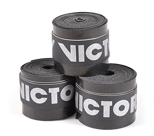 VICTOR Griffband Over Grip Tour Black, 3er Pack in bester Qualität - sehr griffig und lange nutzbar. Inklusive Abschlussband Stückzahl. Ideal nutzbar für Tennis, Badminton, Tischtennis, Squash, Racketball, Tischfussball/ Kicker, Paddleball, Billard, Golf, Speed Badminton uvm. VICTOR Griffband Over Grip Tour Black, 3er Pack in bester Qualität - sehr griffig und lange nutzbar. Inklusive Abschlussband Stückzahl. Ideal nutzbar für Tennis, Badminton, Tischtennis, Squash, Racketball, Tischfussball/ Kicker, Paddleball, Billard, Golf, Speed Badminton uvm. von VICTOR