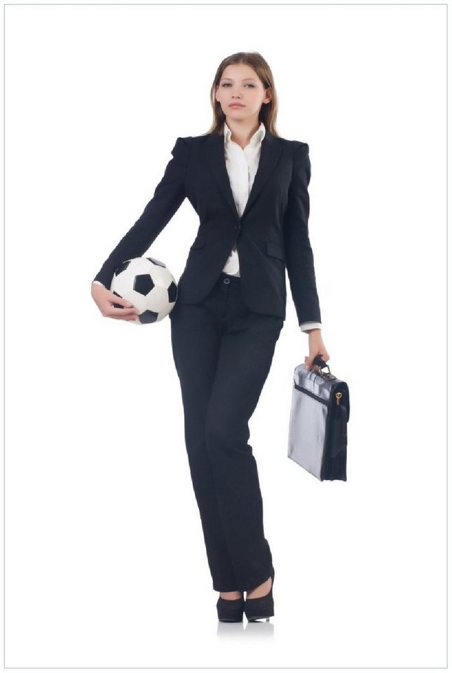 Wallario Poster, Fußball Business - Geschäftsfrau mit Ball und Aktentasche, in verschiedenen Ausführungen Wallario Poster, Fußball Business - Geschäftsfrau mit Ball und Aktentasche, in verschiedenen Ausführungen von Wallario