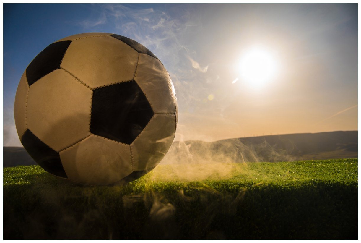 Wallario Wandfolie, Fußball bei Sonnenuntergang, in verschiedenen Ausführungen von Wallario