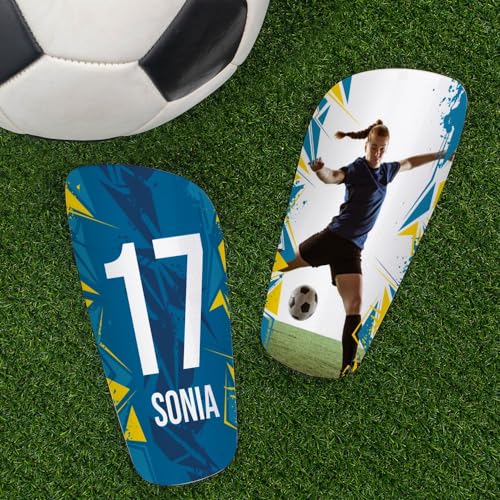 Wanapix | Personalisierte Fußball Schienbeinschoner Premium | Shinguards mit Foto und Text | Sechseckige Textur auf der Oberfläche | Gelb & Blau - Größe M Wanapix | Personalisierte Fußball Schienbeinschoner Premium | Shinguards mit Foto und Text | Sechseckige Textur auf der Oberfläche | Gelb & Blau - Größe M von Wanapix