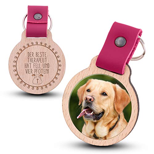 Wogenfels - Schlüsselanhänger aus Holz mit kratzfestem Foto und Gravur Therapeut auf Vier Pfoten (Hund) (pinkes Lederband) von Wogenfels