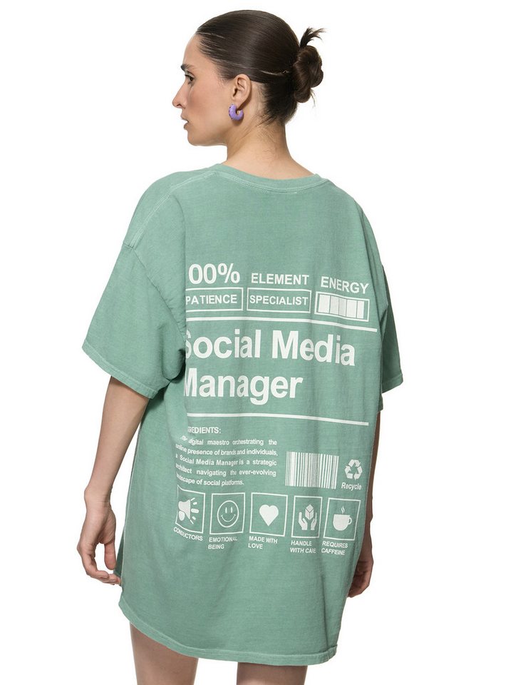 Worldclassca T-Shirt Worldclassca Oversized Print SOCIAL MEDIA T-Shirt lang Sommer Oberteil Print - SOCIAL MEDIA MANAGER 100% ENERGY Worldclassca T-Shirt Worldclassca Oversized Print SOCIAL MEDIA T-Shirt lang Sommer Oberteil Print - SOCIAL MEDIA MANAGER 100% ENERGY von Worldclassca