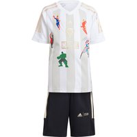 adidas Sportswear Marvel Avengers Outfit (T-Shirt + Shorts) Kinder 001A - white/greone/wogome 122 von adidas Sportswear
