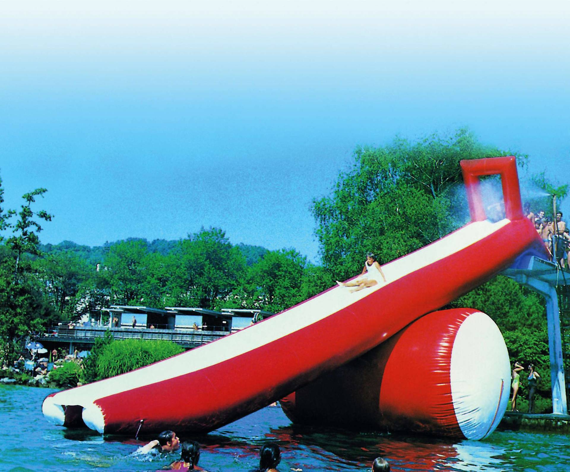 Airkraft Wasserobjekt "Rutsche am Turm", 3m-Sprungturm Airkraft Wasserobjekt "Rutsche am Turm", 3m-Sprungturm von Airkraft