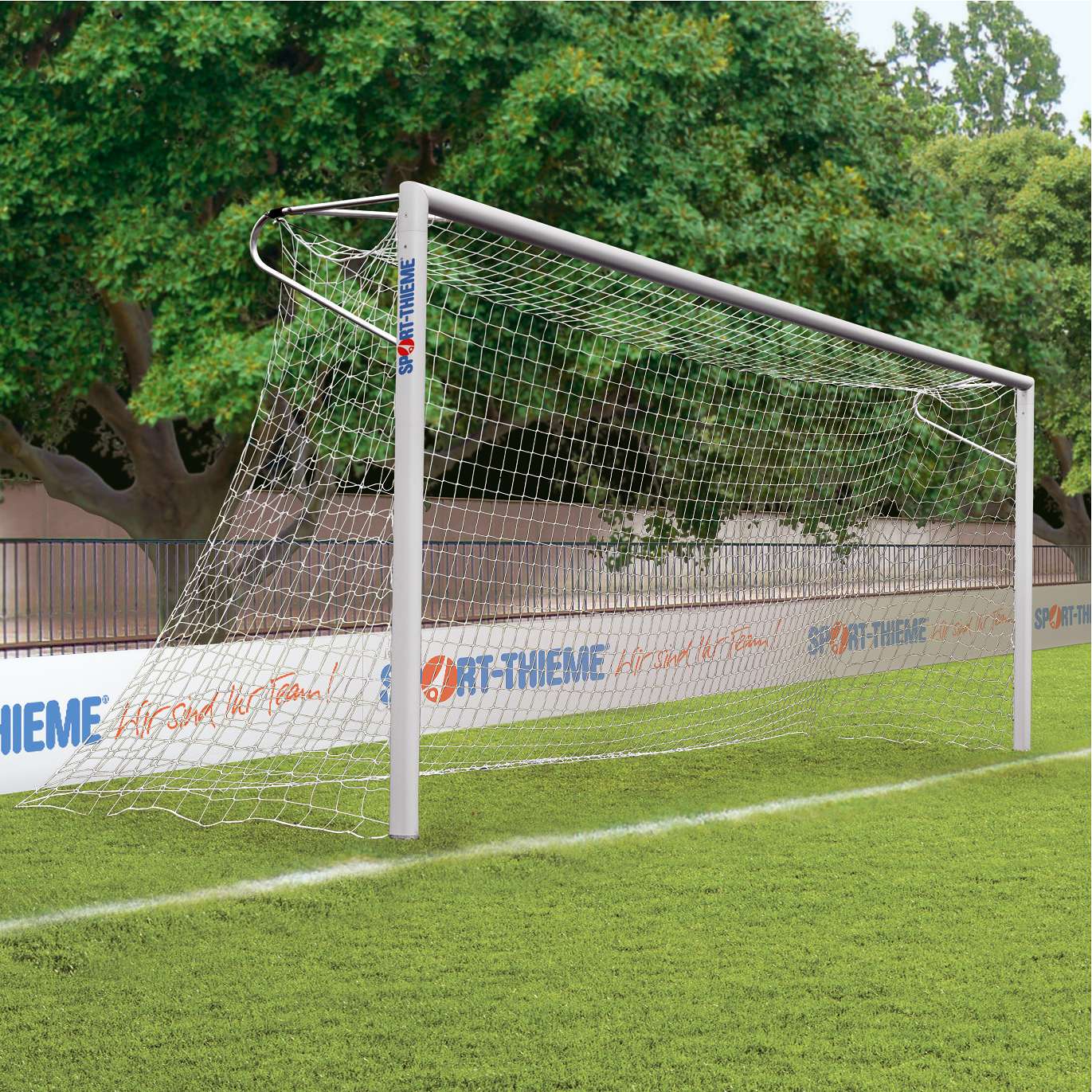 Sport-Thieme Großfeld-Fußballtor in Bodenhülsen stehend, eckverschweißt, Netzhalter Sport-Thieme Großfeld-Fußballtor in Bodenhülsen stehend, eckverschweißt, Netzhalter von Sport-Thieme