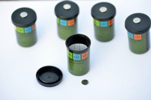 geo-versand 5 x magnetische Filmdose incl. wasserfestem Logstreifen und Aufkleber - Geocaching Versteck - Neodym geo-versand 5 x magnetische Filmdose incl. wasserfestem Logstreifen und Aufkleber - Geocaching Versteck - Neodym von geo-versand
