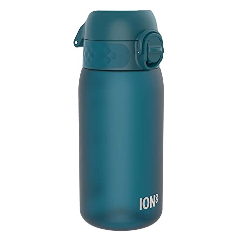 Ion8 Kinder Trinkflasche, 350ml, Auslaufsicher, Einhandöffnung, Sichere Verriegelung, Spülmaschinenfest, BPA-frei, Tragegriff, Klappdeckel, Leicht zu Reinigen, Klimaneutral, Dunkles Blaugrün von ion8