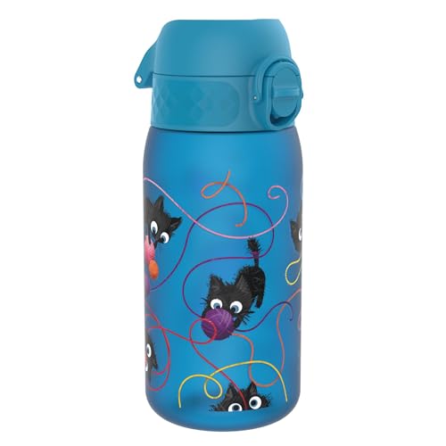 Ion8 Kinder Trinkflasche, 350ml, Auslaufsicher, Einhandöffnung, Sichere Verriegelung, Spülmaschinenfest, BPA-frei, Tragegriff, Klappdeckel, Leicht zu Reinigen, Klimaneutral, Katzen Design Ion8 Kinder Trinkflasche, 350ml, Auslaufsicher, Einhandöffnung, Sichere Verriegelung, Spülmaschinenfest, BPA-frei, Tragegriff, Klappdeckel, Leicht zu Reinigen, Klimaneutral, Katzen Design von ion8