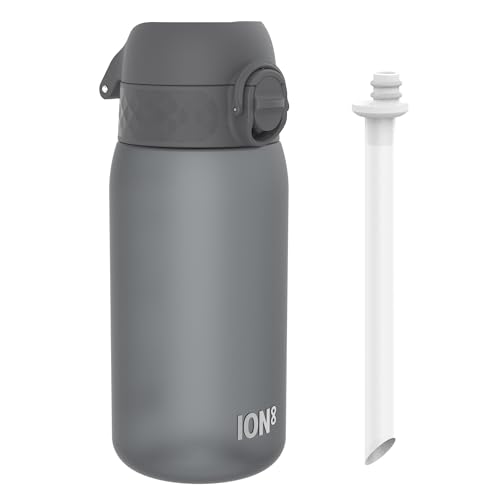 Ion8 Kinder Trinkflasche Mit Strohhalm, 350ml, Auslaufsicher, Einhandöffnung, Sichere Verriegelung, Spülmaschinenfest, BPA-frei, Tragegriff, Klappdeckel, Leicht zu Reinigen, Klimaneutral, Grau Ion8 Kinder Trinkflasche Mit Strohhalm, 350ml, Auslaufsicher, Einhandöffnung, Sichere Verriegelung, Spülmaschinenfest, BPA-frei, Tragegriff, Klappdeckel, Leicht zu Reinigen, Klimaneutral, Grau von ion8