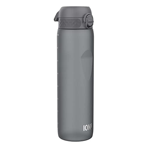 Ion8 1 Liter Trinkflasche, 1000ml, Auslaufsicher, Einhandöffnung, Sichere Verriegelung, Spülmaschinenfest, BPA-frei, Tragegriff, Leicht zu Reinigen, Ideal für Sport und Fitnessstudio, Grau von ion8