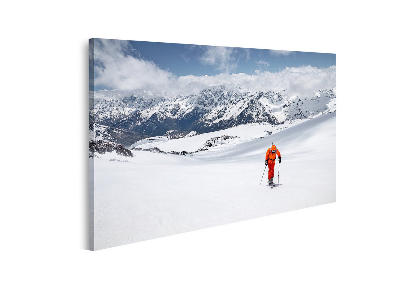 islandburner Leinwandbild Freerider im gelben Skianzug mit einem Rucksack auf den Schu Bilder islandburner Leinwandbild Freerider im gelben Skianzug mit einem Rucksack auf den Schu Bilder von islandburner